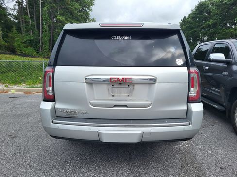 Used 2020 GMC Yukon XL Denali AWD/4WD image 5