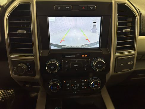 Used 2021 Ford F250 Lariat w/ FX4 Off-Road Package AWD/4WD image 18