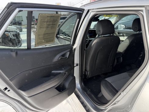 Used 2024 Chevrolet Trax LT w/ LT Convenience Package image 35