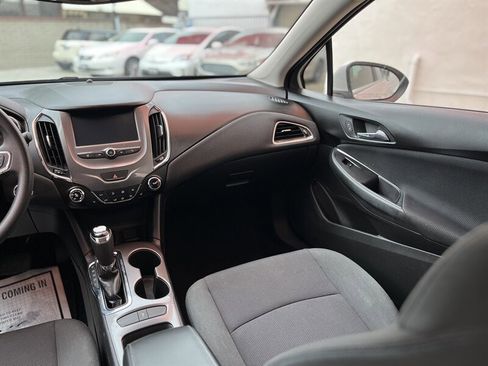 Used 2017 Chevrolet Cruze LT w/ Convenience Package image 21