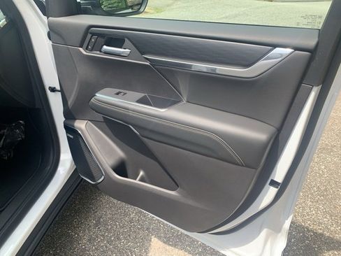 New 2026 GMC Acadia Elevation image 16