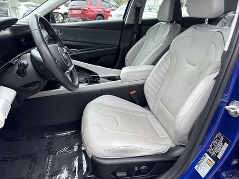 Used 2023 Hyundai Elantra Limited image 11