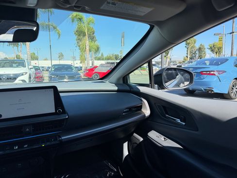 Used 2024 Toyota Prius XLE FWD image 22