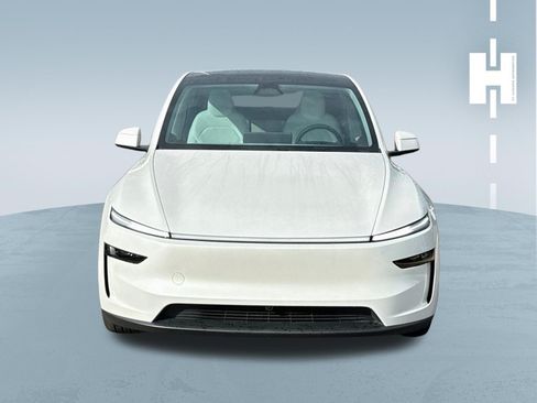 Used 2026 Tesla Model Y Long Range AWD/4WD image 2