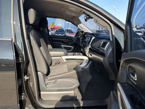 Used 2017 Nissan Titan SV AWD/4WD image 24