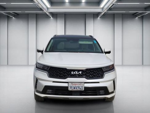 Certified 2023 Kia Sorento SX Prestige w/ Panoramic Sunroof Package AWD/4WD image 2