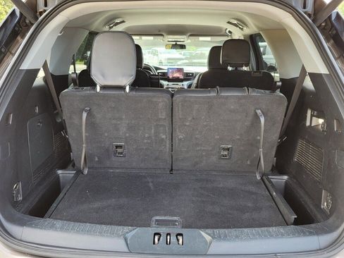 Used 2021 Ford Explorer XLT w/ Equipment Group 202A image 11