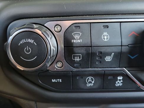 Used 2020 Jeep Gladiator Overland image 10