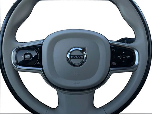 Used 2023 Volvo XC60 B5 Core AWD/4WD image 16