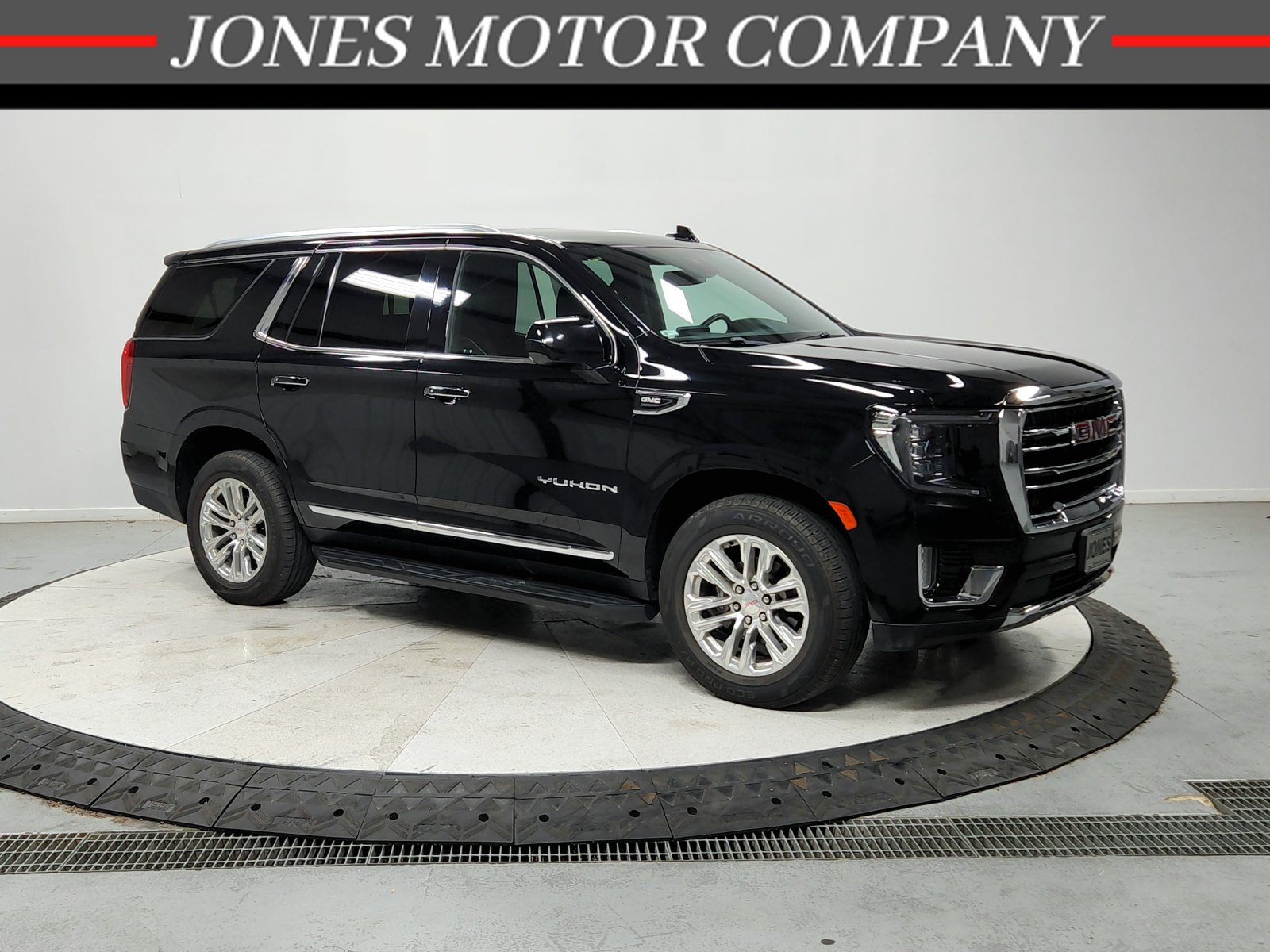 Used 2023 GMC Yukon SLT RWD image 1