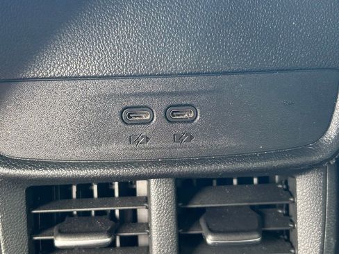 Used 2025 Chevrolet Equinox LT FWD image 19