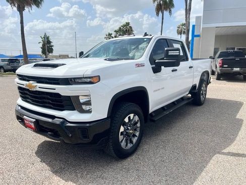 Used 2025 Chevrolet Silverado 2500 Custom w/ Custom Value Package AWD/4WD image 3