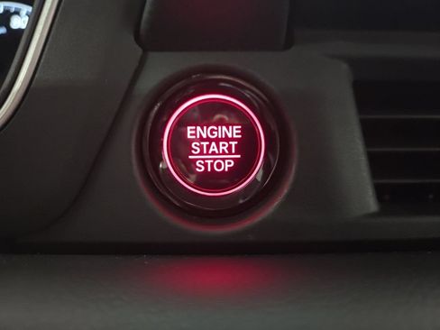Used 2025 Honda Pilot Touring image 18