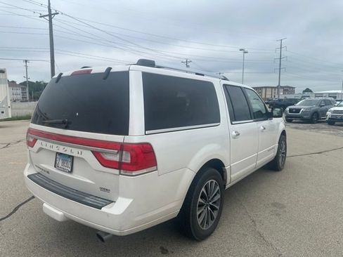 Used 2017 Lincoln Navigator L Select RWD image 4
