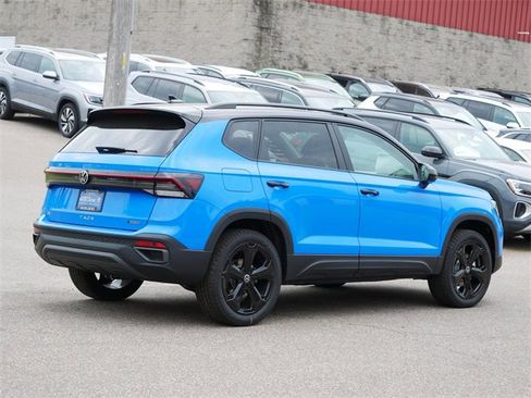 New 2025 Volkswagen Taos SE image 2