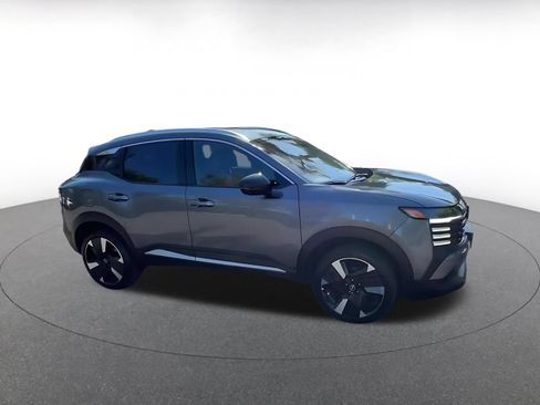 Used 2026 Nissan Kicks SR AWD/4WD image 2