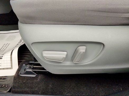 Used 2023 Toyota Highlander LE FWD image 11