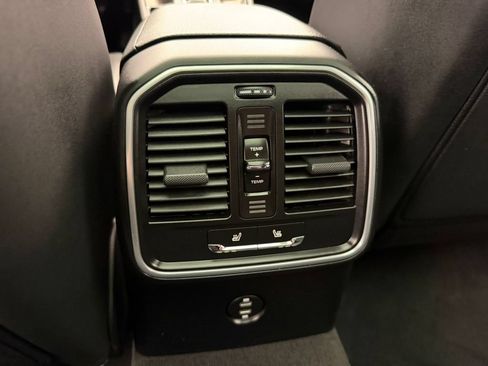 Certified 2026 Porsche Macan AWD/4WD image 15