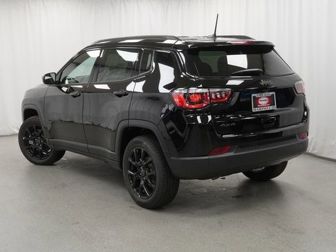 New 2026 Jeep Compass Latitude image 13