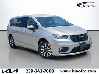 Used 2023 Chrysler Pacifica Touring-L FWD video 1