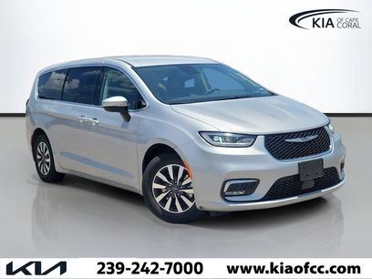Used 2023 Chrysler Pacifica Touring-L