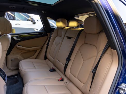 Certified 2026 Porsche Macan AWD/4WD image 46