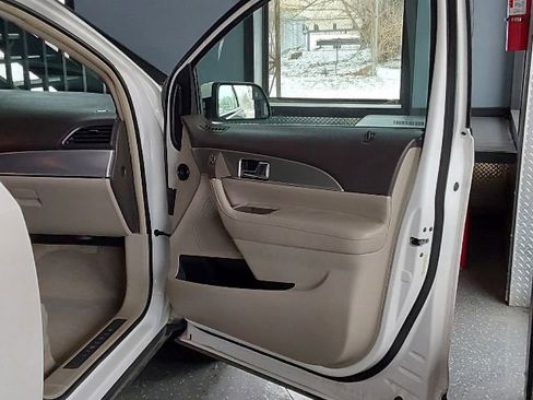 Used 2014 Lincoln MKX FWD image 12