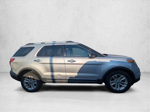 Used 2012 Ford Explorer XLT AWD/4WD image 4