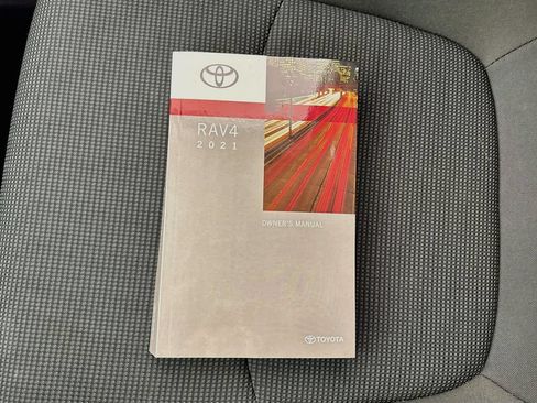 Used 2021 Toyota RAV4 LE AWD/4WD image 35