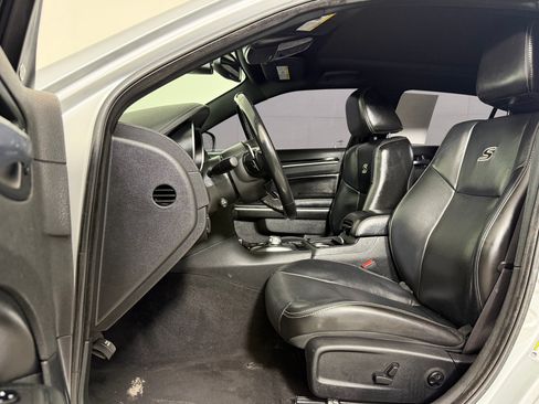 Used 2021 Chrysler 300 S w/ S Model Appearance Package RWD image 5
