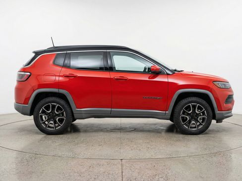 Used 2025 Jeep Compass Trailhawk AWD/4WD image 11