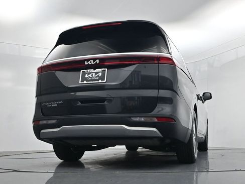 Used 2022 Kia Carnival LX FWD image 43