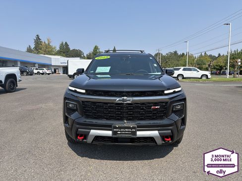 Used 2025 Chevrolet Traverse Z71 w/ Enhanced Driving Package AWD/4WD image 8