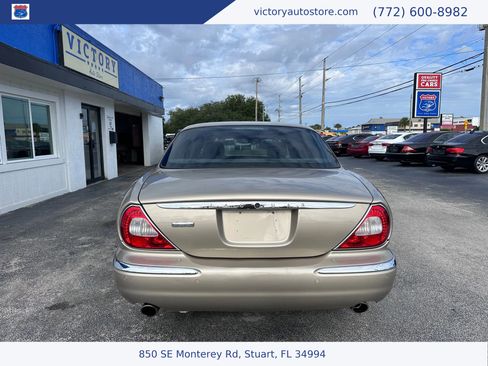 Used 2005 Jaguar XJ8 L image 8