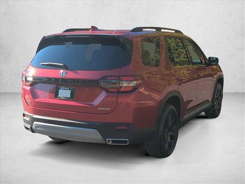 New 2025 Honda Pilot Touring image 5