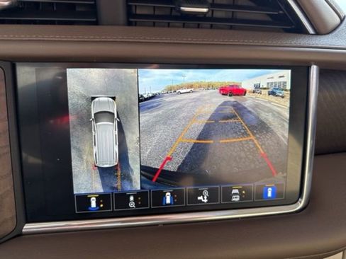 Used 2022 GMC Yukon XL Denali image 13