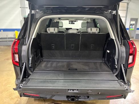 Used 2025 Ford Expedition Active AWD/4WD image 26