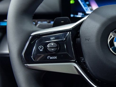 Certified 2025 BMW 530i image 15