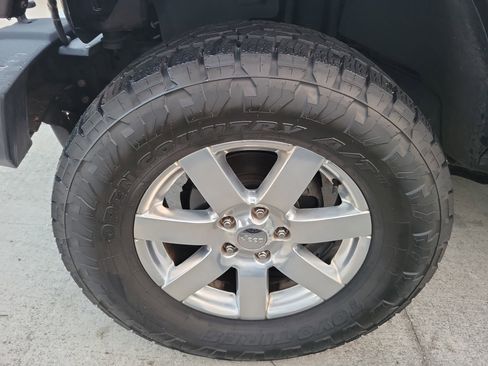 Used 2013 Jeep Wrangler Unlimited Sahara w/ Connectivity Group image 5