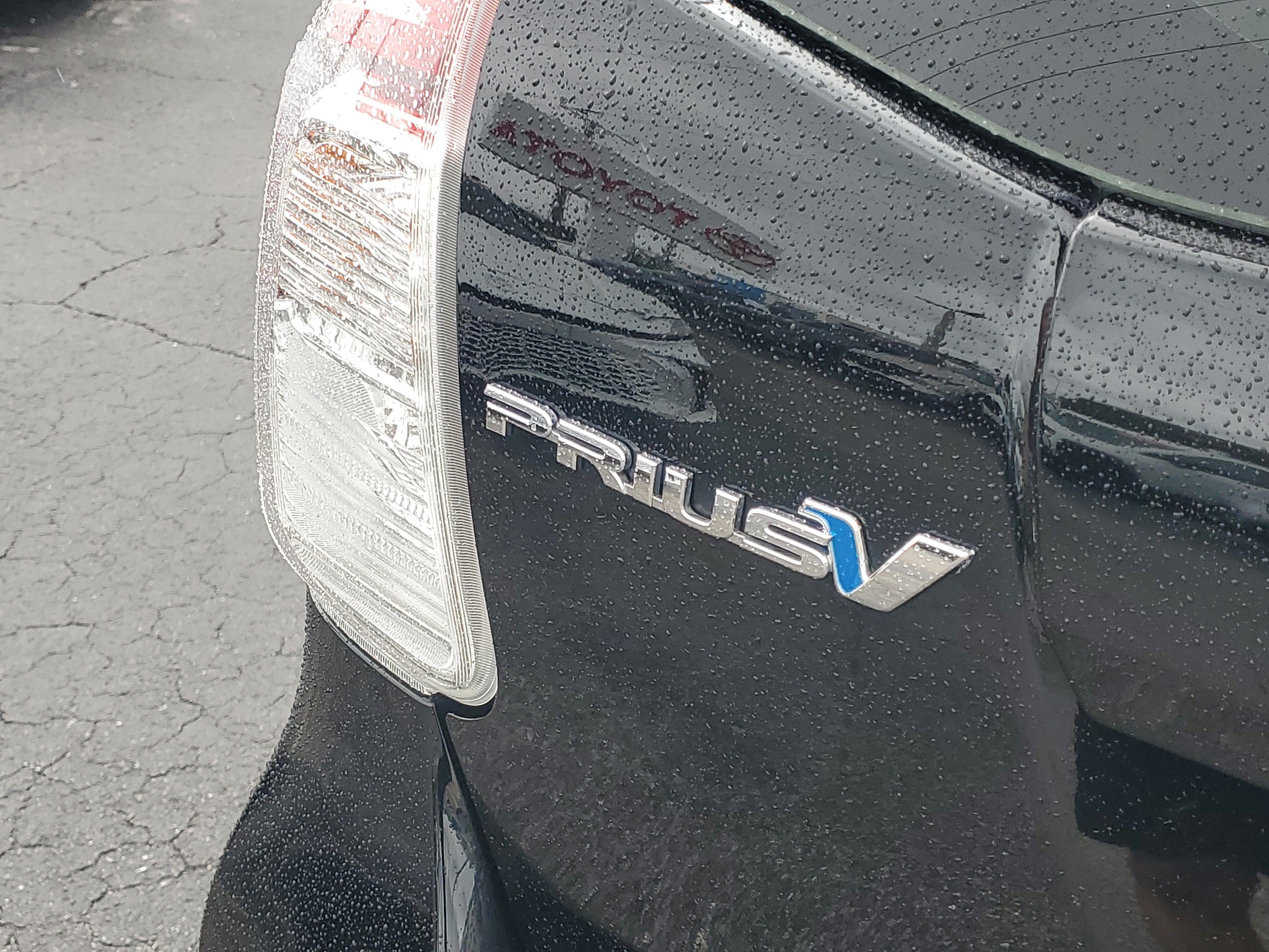 Used 2017 Toyota Prius V Four FWD image 13