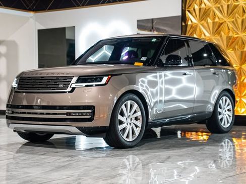 Used 2023 Land Rover Range Rover SE AWD/4WD image 3