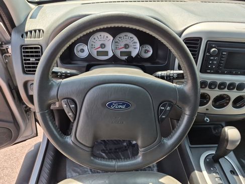 Used 2005 Ford Escape 4WD Hybrid image 16