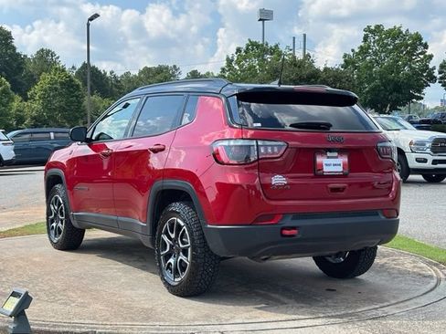 Used 2025 Jeep Compass Trailhawk AWD/4WD image 5