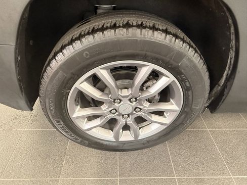 Used 2024 GMC Terrain SLT image 40