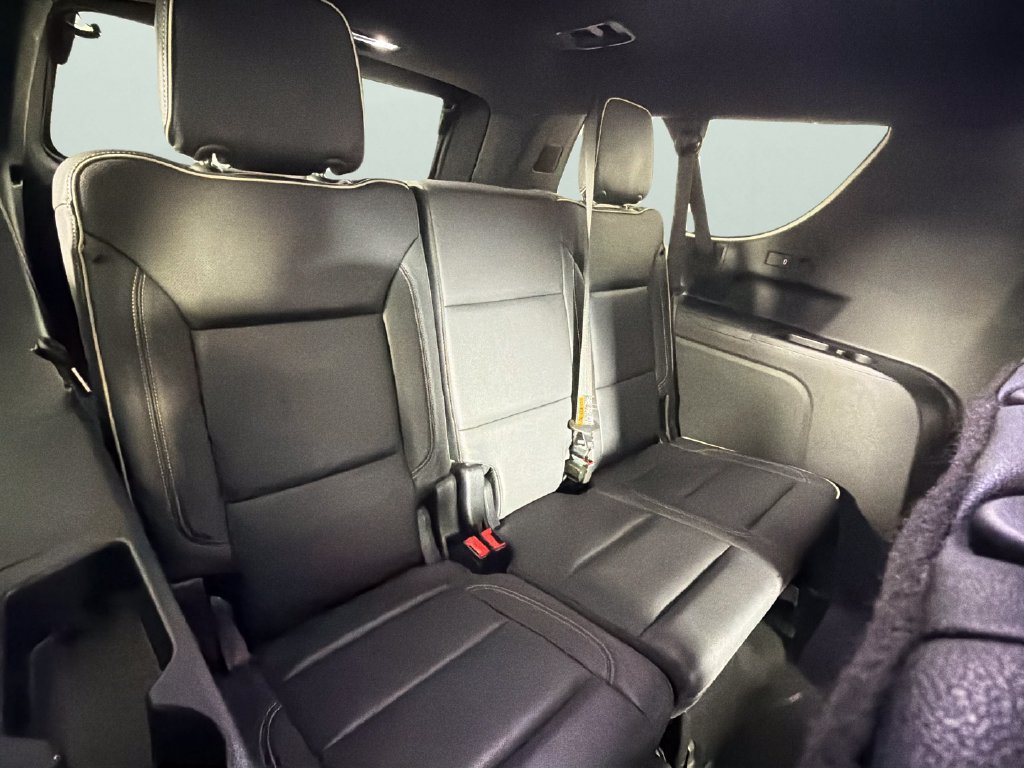 Used 2025 Chevrolet Suburban Premier RWD image 31