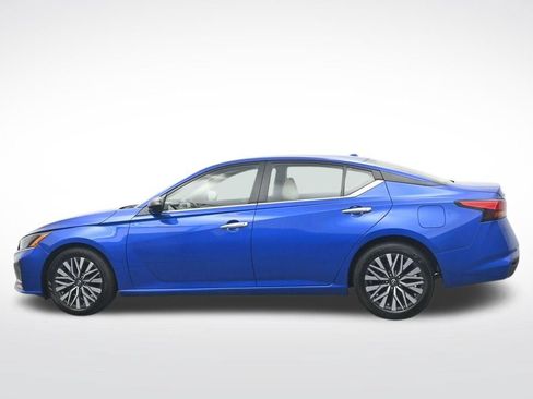 Used 2025 Nissan Altima 2.5 SV FWD image 10