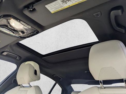 Used 2025 BMW 530i w/ Premium Package image 15