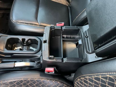 Used 2021 Jeep Wrangler Unlimited Sahara image 26