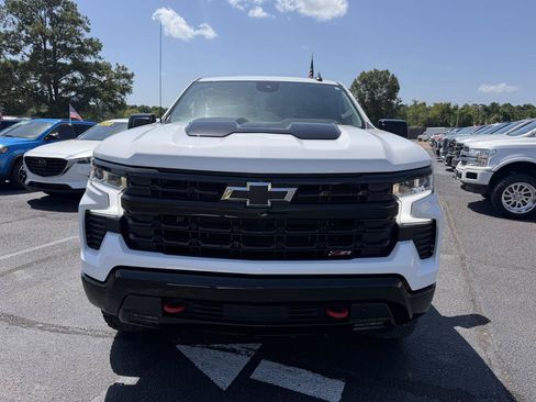 Used 2024 Chevrolet Silverado 1500 LT Trail Boss w/ Convenience Package II AWD/4WD image 2
