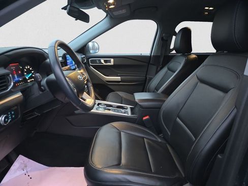 Used 2022 Ford Explorer XLT w/ Equipment Group 202A image 10